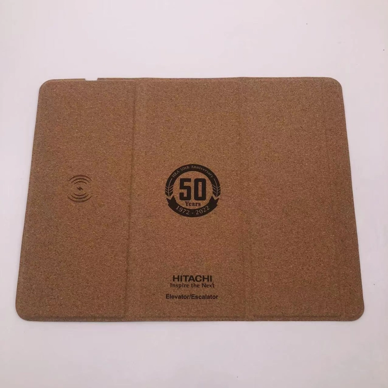 Mouse Pad con Cargador Inalambrico 10W, elaborado en Corcho, 26.5 x 20.5 cmts