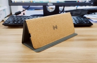 Mouse Pad con Cargador Inalambrico 10W, elaborado en Corcho, 26.5 x 20.5 cmts