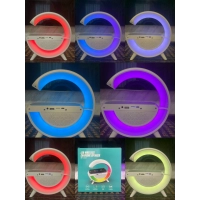 Parlante BT con luz LED y con Cargador Inalambrico, 23.6 x 23.6 x 8 cmts