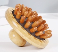 Cepillo Masajeador en Bambu, tamaño 13 x 12 cmts