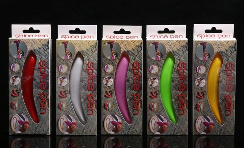 Boligrafo Latte Pen Art, plastico, tamaño 14 x 2.5 x 2 cmts, en caja litografiada