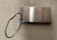 Identificador de Maletas elaborado en Aluminio, de 80 x 43 mm