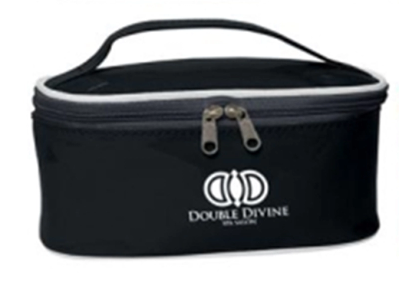 Cosmetiquera Manhattan, en lona, con manija, de 28 x 15 x 12 cmts