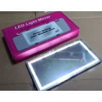 Espejo con luz LED para colocar en el visor del carro, 26 x 13.4 x 0.8 cmts