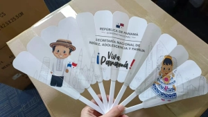 Ventilador o Abanico Manual, manija y cuerpo plasticos, de 18 x 3.5 cmts