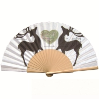 Ventilador o Abanico Manual, manija madera con poliester algodon, 23 x 3.5 cmts