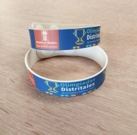 Manilla Sublimada siliconada con broche, de 21 x 1.7 cmts