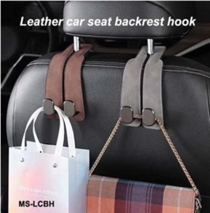 Gancho en Cuerina y Metal para Colgar cosas en el carro, de 17 x 8.5 cmts