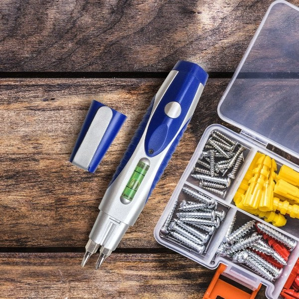 Destornilladores con Nivel y linterna LED, 14 x 2.7 cmts