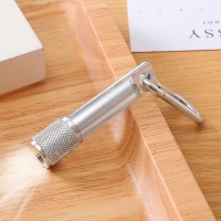 Linterna Metalica con luz LED y mosquetón, 10 x 1.4 cmts