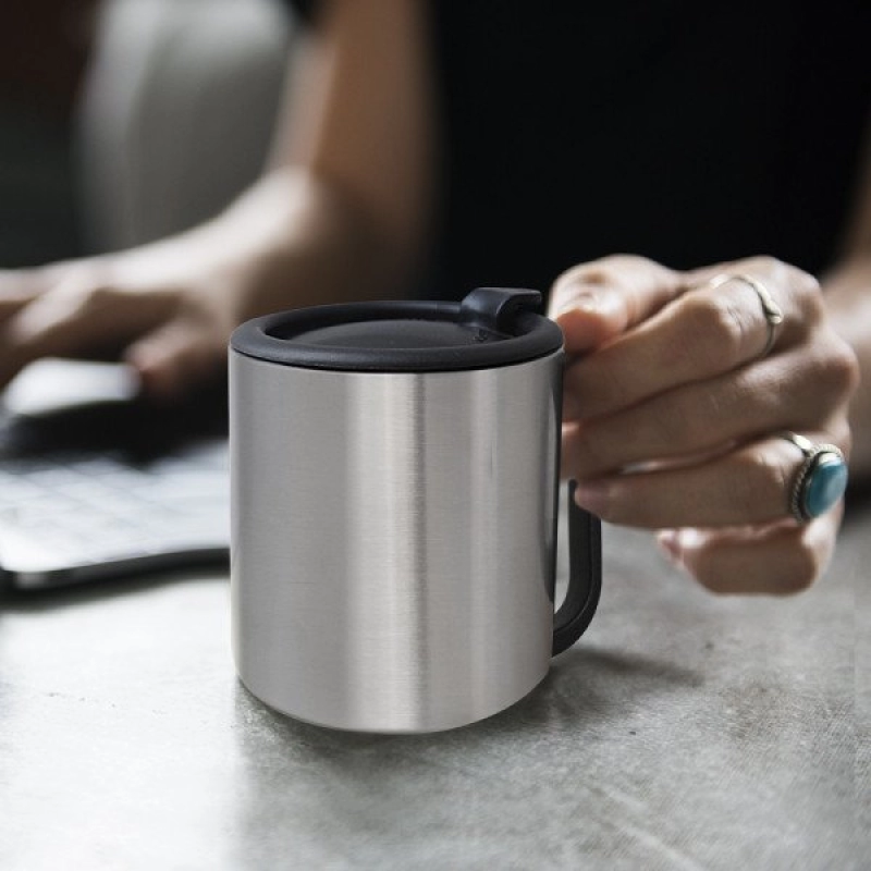 Mug en acero inoxidable de 7 onzas, 8.2 x 6.9 cmts, con tapa de seguridad