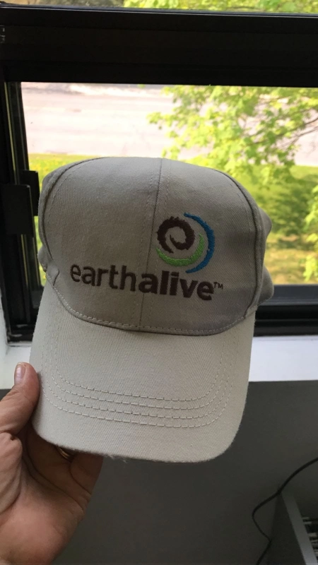 Gorra Nicosia, en tela drill con boton forrado y 4 costuras en la visera