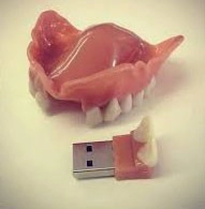Memoria USB en PVC 3D diseño Dentadura