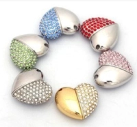 Memoria USB metalica en forma de Corazon con chispitas