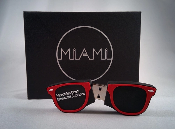 Memoria USB en PVC 2D diseño Gafas