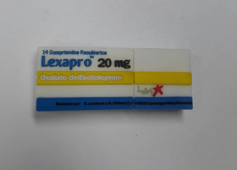 Memoria USB en PVC 2D diseño Caja de Medicina