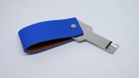 Memoria USB en Cuero y Metal en forma de llave
