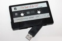 Memoria USB plastica en forma de cassette