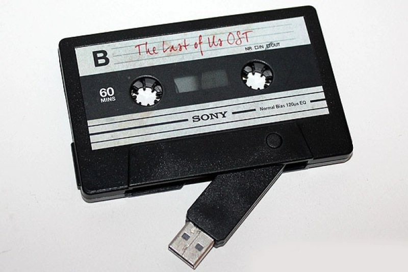 Memoria USB plastica en forma de cassette