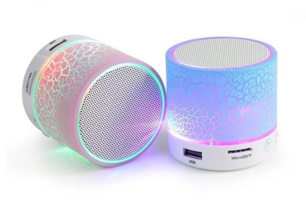 Parlante Bluetooth 3.0 en ABS, 60 x 60 x 58 mm,  peso 90 gramos