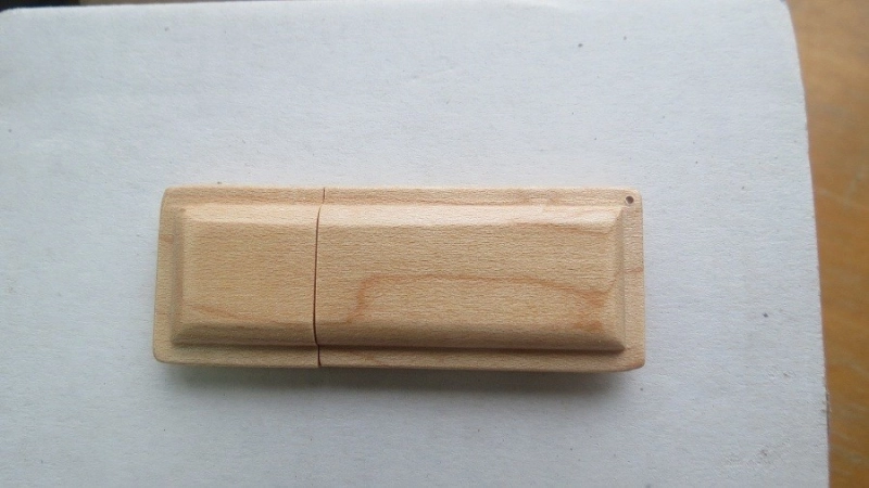 Memoria USB rectangular en madera