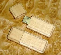 Memoria USB rectangular en madera