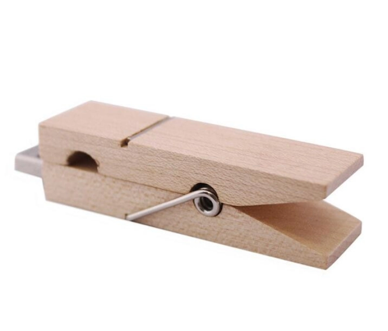 Memoria USB en madera en forma de Clip