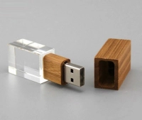 Memoria USB en madera con cristal