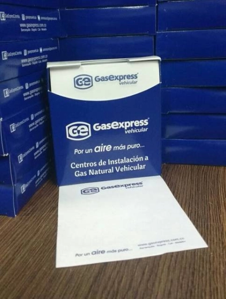 Memo Publicitario x 50 hojas, 8 x 8 cmts, en cajita de carton