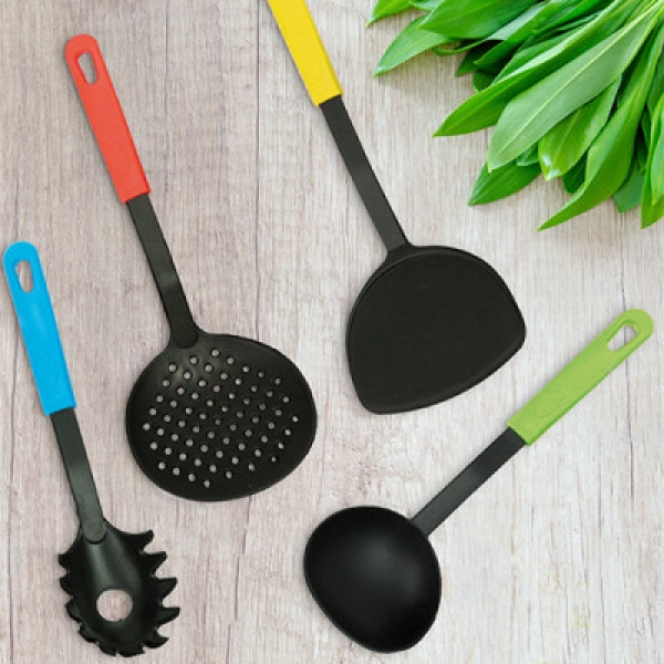 Set Spoon, 4 cucharones de cocina 30 cmts con mango de color