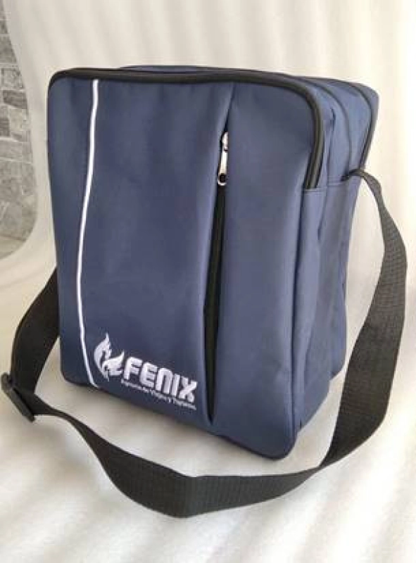 Maletin Regatta, 30 x 25 x 10 cmts, reata de colgar PP 1.5"