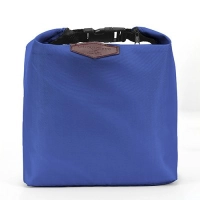 Lonchera Quasar, triangular, en lona, interior aluminizado, 27.5x26 x8.3 cmt