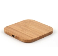 Cargador Inalambrico en madera, 1 usb cable 5V/1A, 9.4 x 9.4 x 0.8 cmts